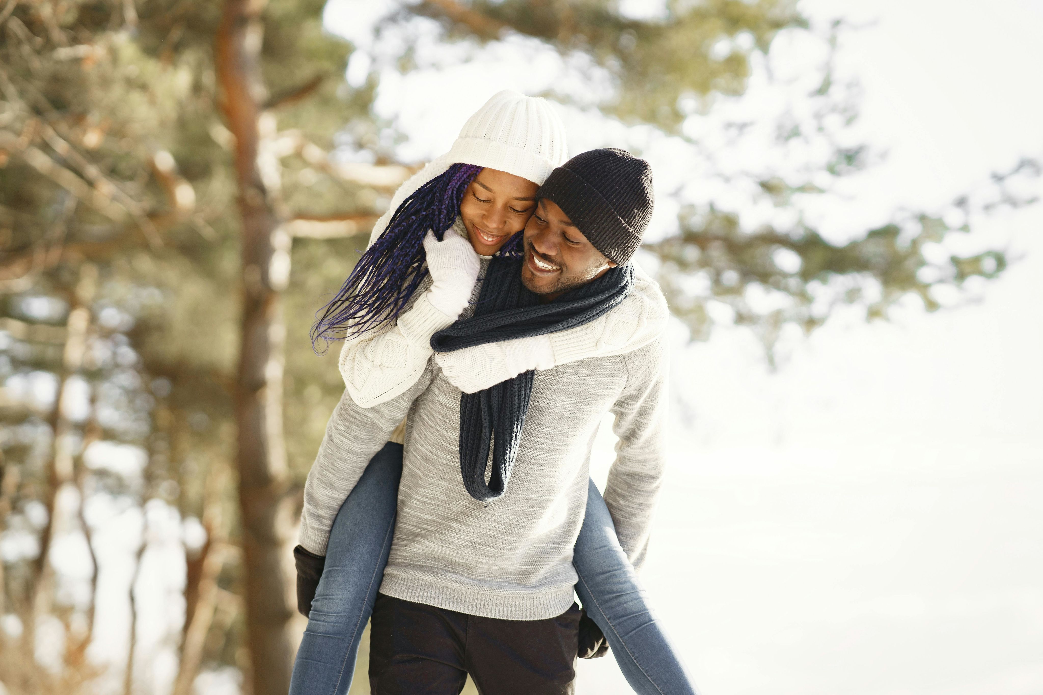 Image of 2 retro cars in a driveway of a Palm Springs house
