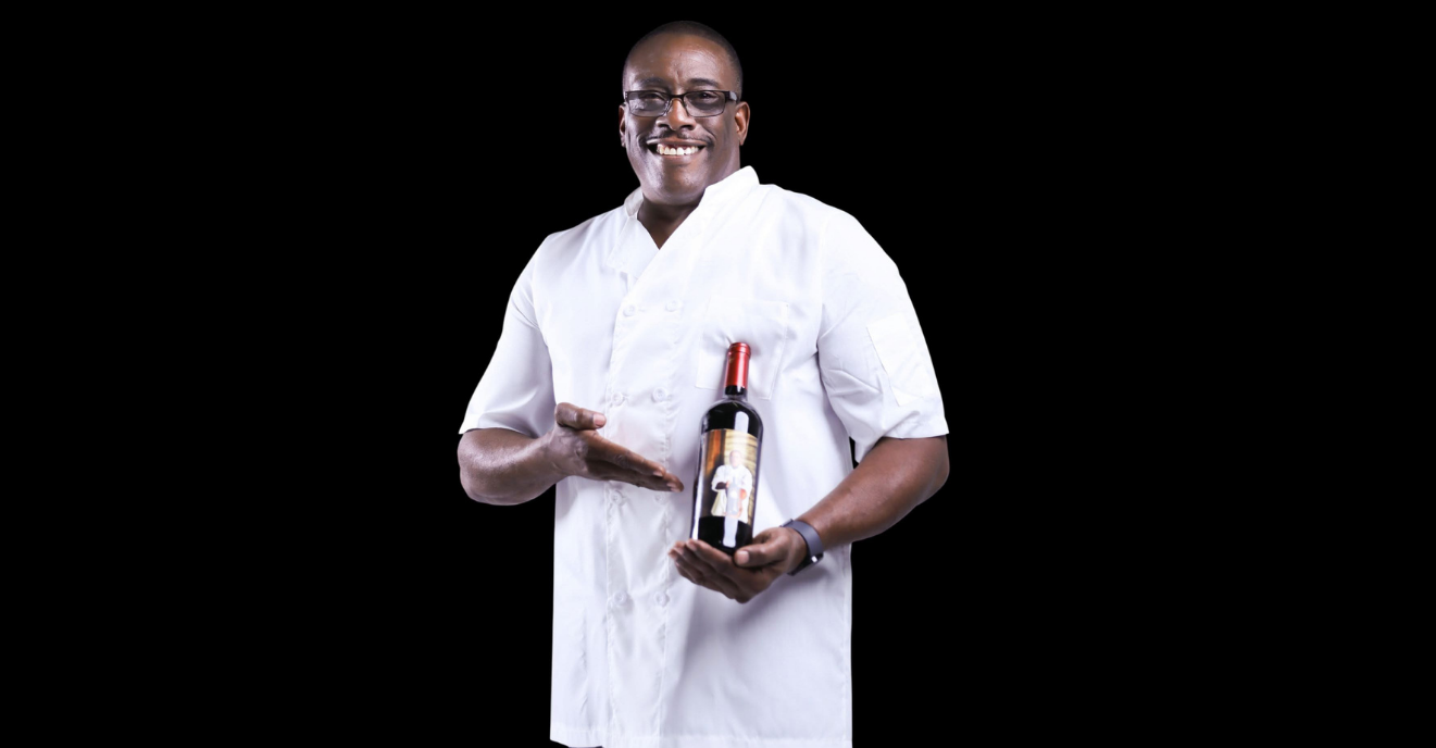 Image of 2 retro cars in a driveway of a Palm Springs house